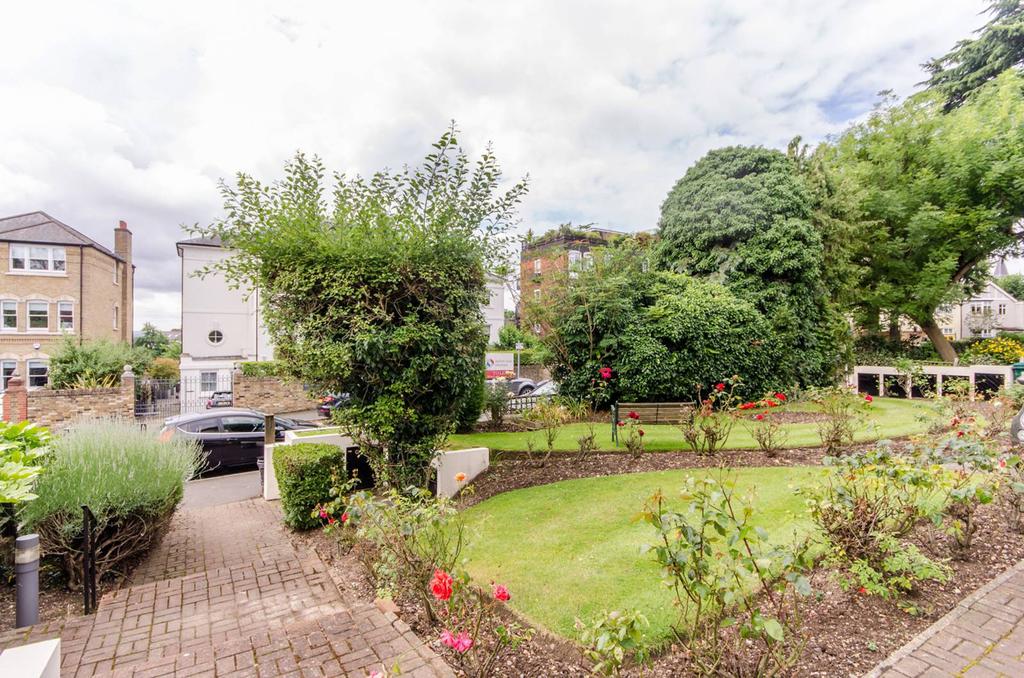 Grosvenor Hill, Wimbledon Village... 2 bed flat £2,500 pcm (£577 pw)