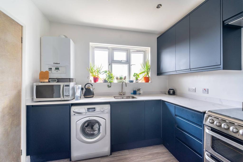 Kings Drive, Wembley Park, Wembley, HA9 2 bed flat for sale £395,000