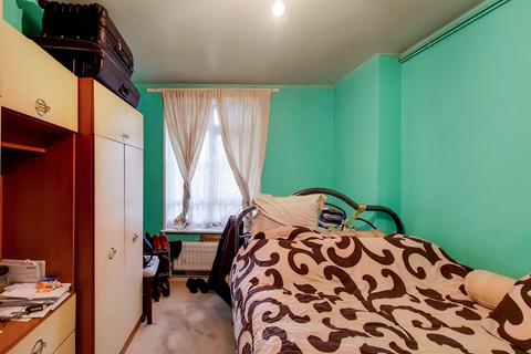 Flat 15, Stafford Court Allen Edwards Drive, London, SW8 2BB