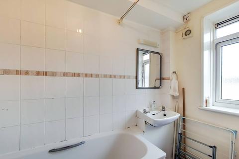 Flat 15, Stafford Court Allen Edwards Drive, London, SW8 2BB
