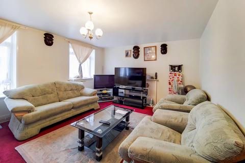 Flat 15, Stafford Court Allen Edwards Drive, London, SW8 2BB