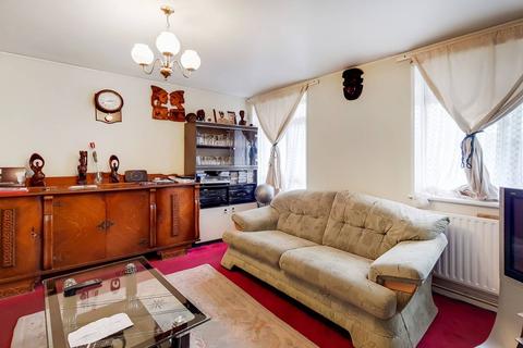 Flat 15, Stafford Court Allen Edwards Drive, London, SW8 2BB