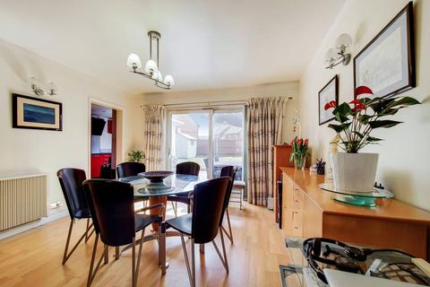 32 Mount Road, Mitcham, CR4 3EY