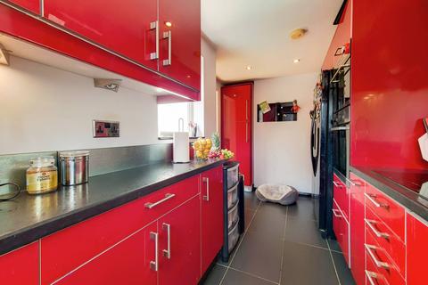 32 Mount Road, Mitcham, CR4 3EY
