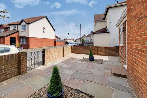 32 Mount Road, Mitcham, CR4 3EY
