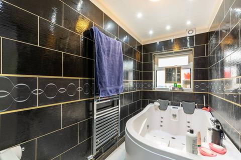 60 Dalton Avenue, Mitcham, CR4 3DT