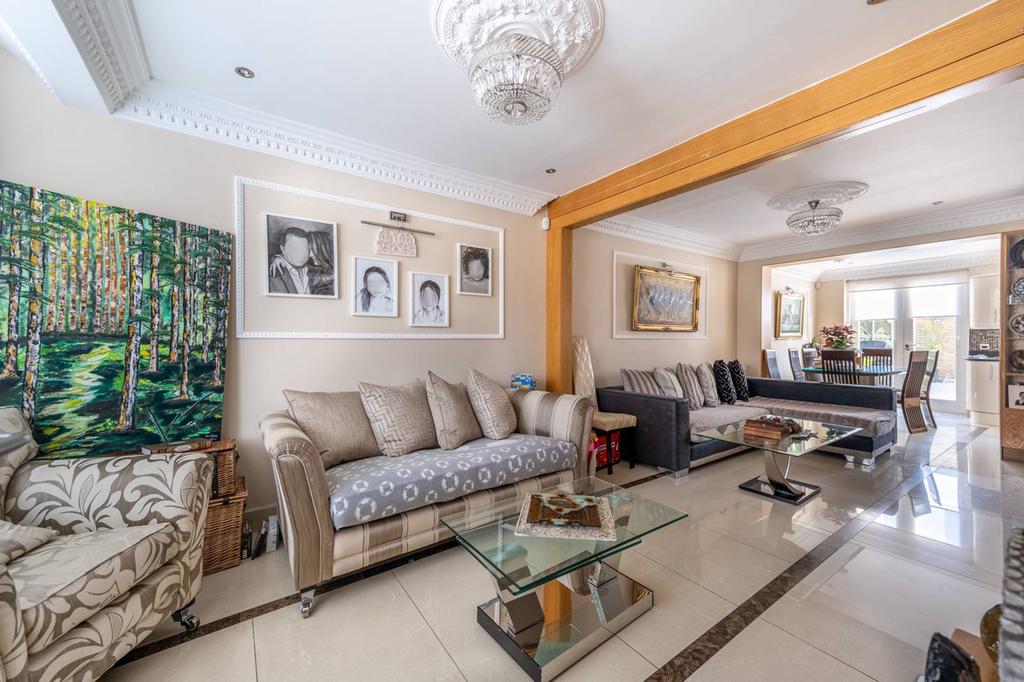 Hodder Drive, Perivale, Greenford, UB6 4 bed terraced house £3,000 pcm (£692 pw)