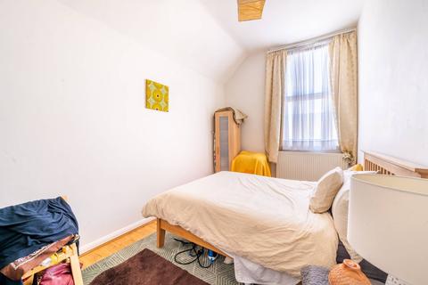 1 bedroom flat for sale, Streatham Road, Mitcham, CR4