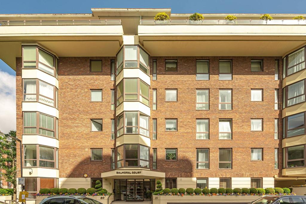 Balmoral Court, St John's Wood... 3 bed flat £1,850,000