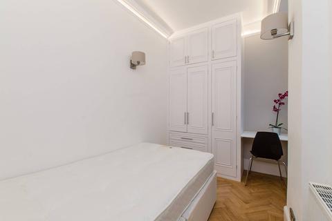 34a Rosary Gardens, London, SW7 4NT