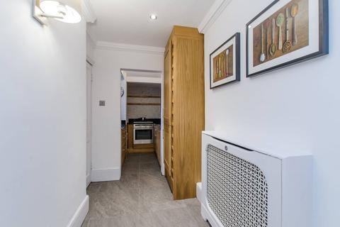 34a Rosary Gardens, London, SW7 4NT