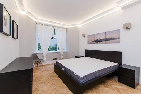 34a Rosary Gardens, London, SW7 4NT