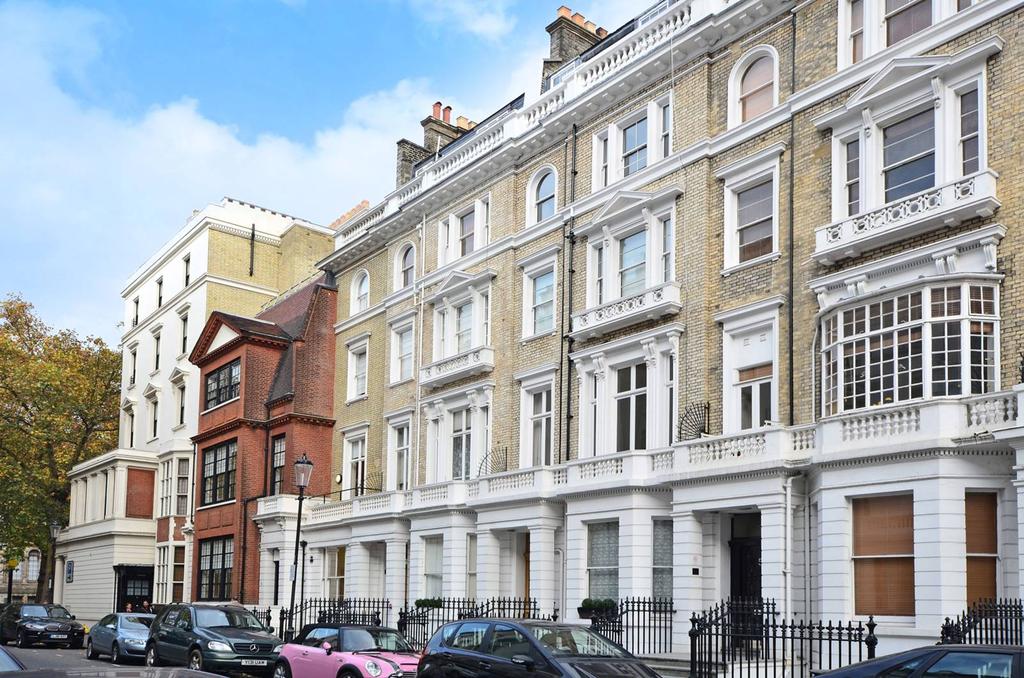 Queensberry Place, South Kensington... 2 bed flat - £3,575 pcm (£825 pw)