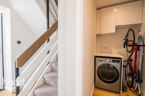 9 Velde Way, London, SE22 8TP