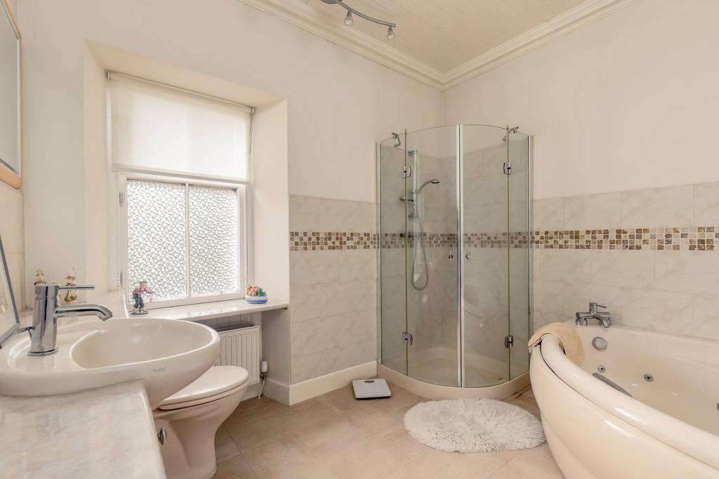Bath & Shower Room