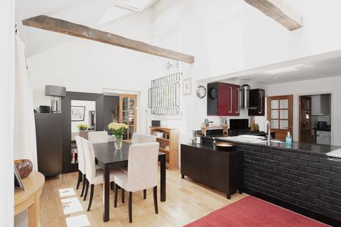 3 Harriotts Close, Ashtead, KT21 2QL