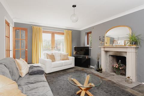 3 Harriotts Close, Ashtead, KT21 2QL