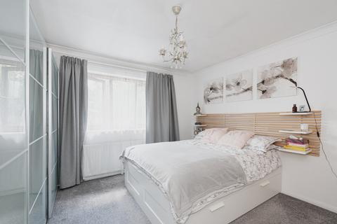 3 Harriotts Close, Ashtead, KT21 2QL