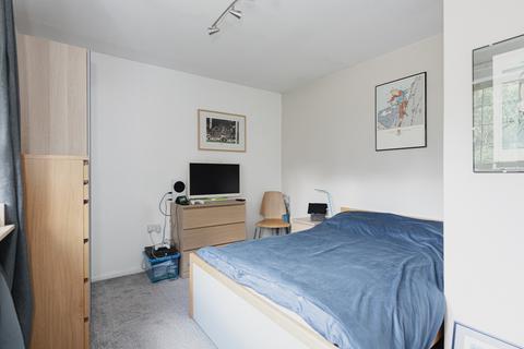 3 Harriotts Close, Ashtead, KT21 2QL