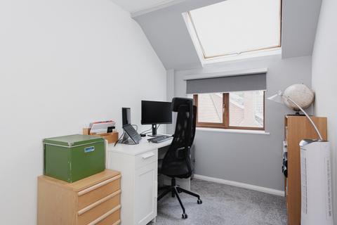 3 Harriotts Close, Ashtead, KT21 2QL