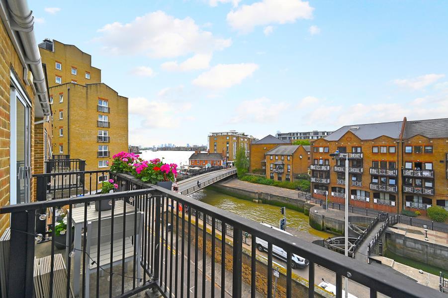 Lockview Court Narrow Street... 2 bed apartment £1,950 pcm (£450 pw)