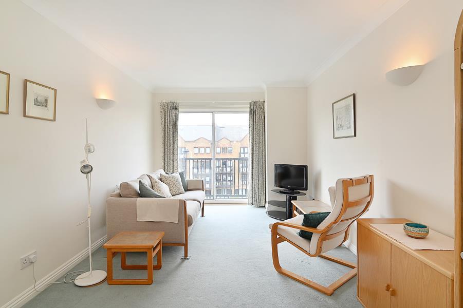 Lockview Court Narrow Street... 2 bed apartment £1,950 pcm (£450 pw)