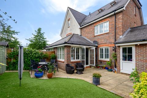 2 Hopkin Close, Guildford, GU2 9LS