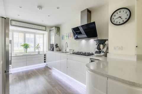 2 Hopkin Close, Guildford, GU2 9LS