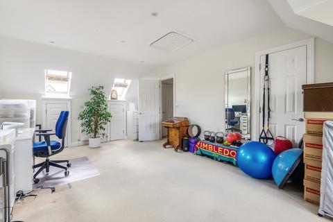 2 Hopkin Close, Guildford, GU2 9LS