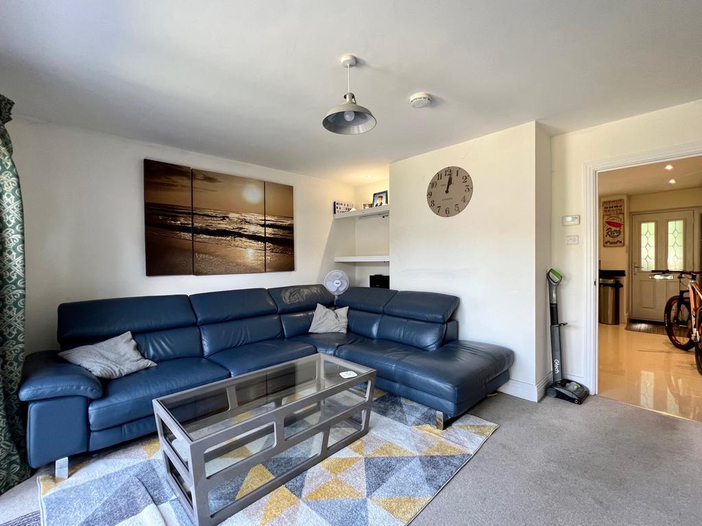 Brookside Walk, Tadley, RG26 3 bed terraced house £300,000