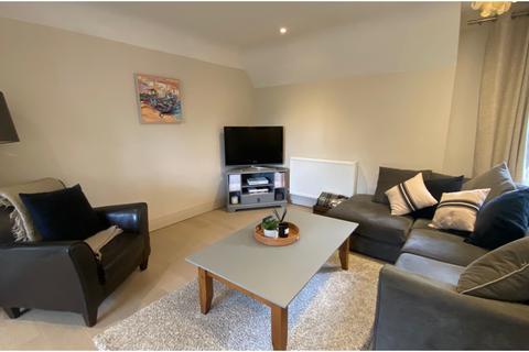2 bedroom apartment to rent, Frensham Road, Farnham GU9