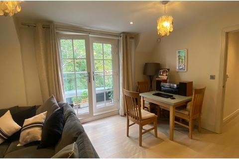 2 bedroom apartment to rent, Frensham Road, Farnham GU9