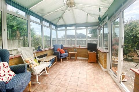 2 bedroom bungalow for sale - Highdown Drive, Littlehampton, West Sussex