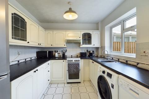 6 Crest Close, Stretton, Burton-on-trent, DE13 0GW