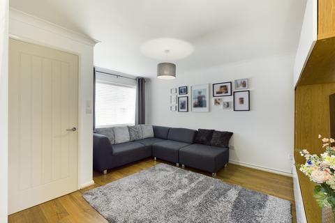 6 Crest Close, Stretton, Burton-on-trent, DE13 0GW