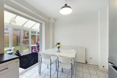 6 Crest Close, Stretton, Burton-on-trent, DE13 0GW