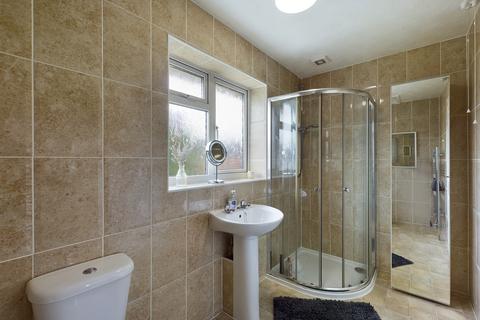 6 Crest Close, Stretton, Burton-on-trent, DE13 0GW