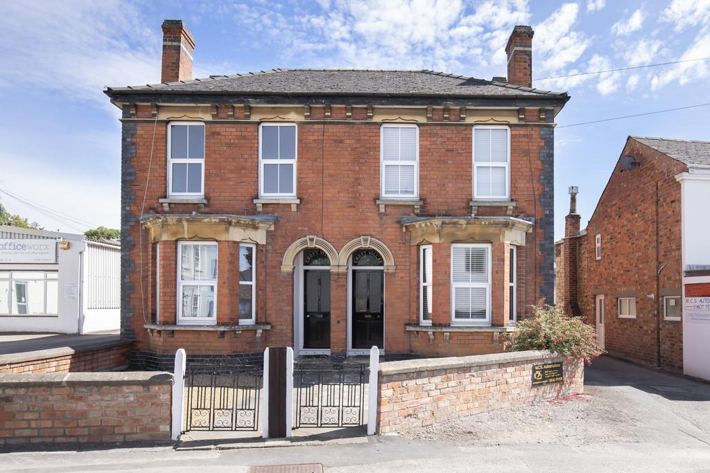 Croft Street, Cheltenham GL53 0ED 2 bed semidetached house £1,350