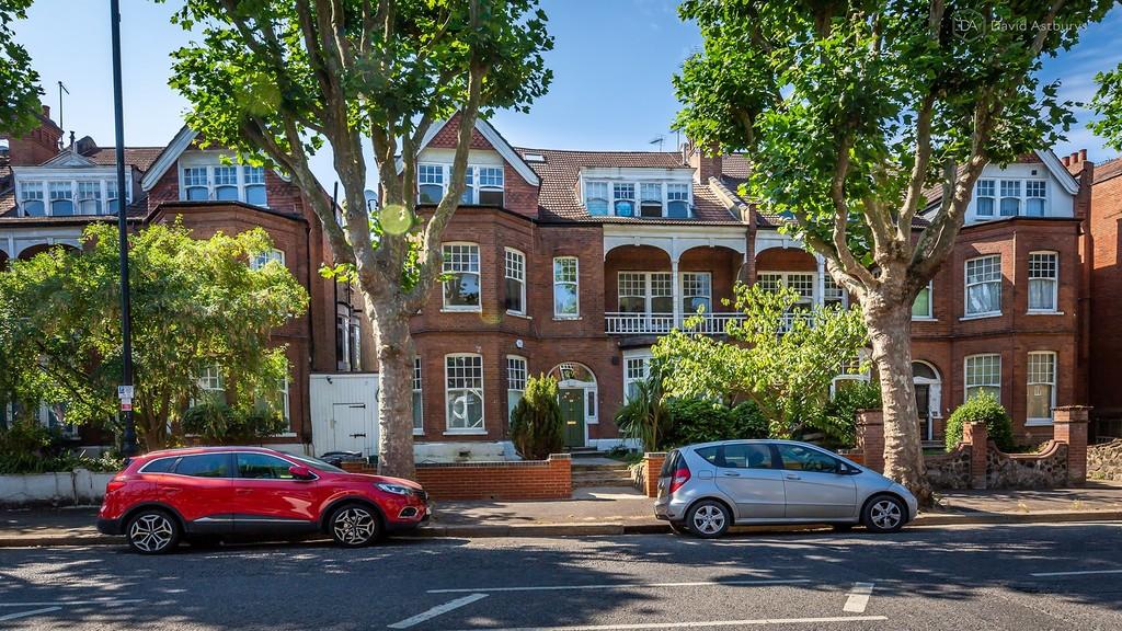 Queens Avenue, Muswell Hill N10 2 bed apartment £500,000