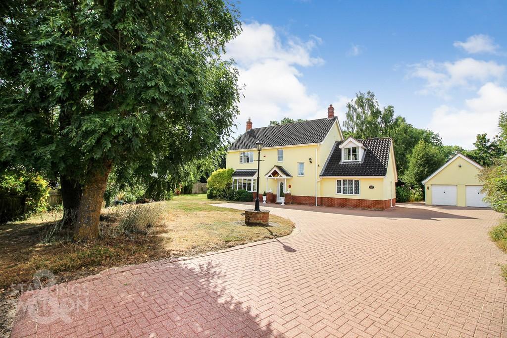 Meadow Close, Great Moulton, Norwich 4 bed detached house for sale £