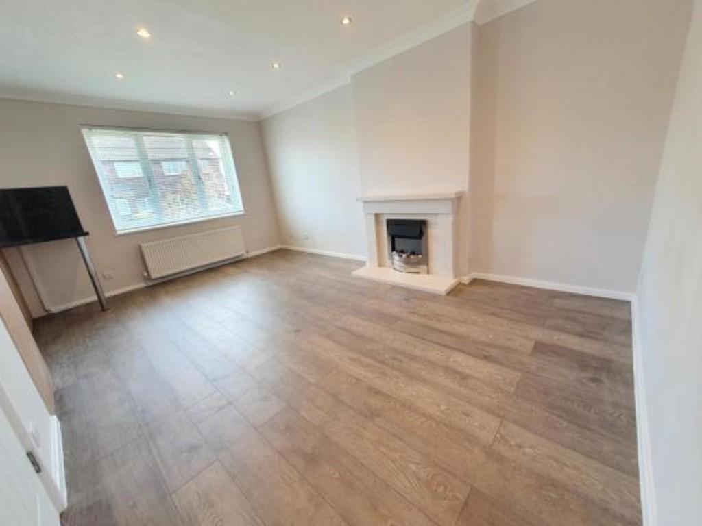 Redford Drive, Bramhall 2 bed semidetached bungalow £1,050 pcm (£242 pw)