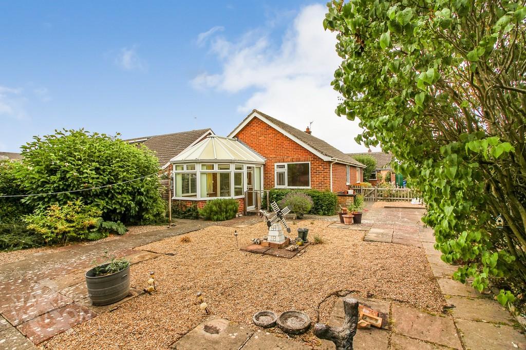 Clarkson Road, Lingwood, Norwich 3 bed detached bungalow £300,000