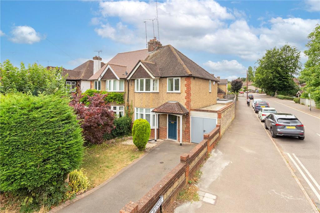 Harpenden Road, St. Albans, Hertfordshire 3 bed semidetached house £