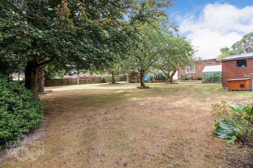 Crostwick Lane, Spixworth, Norwich 3 bed detached bungalow £650,000