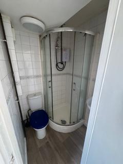 Studio to rent, Denzil Ave