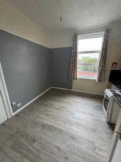 Studio to rent, Denzil Ave