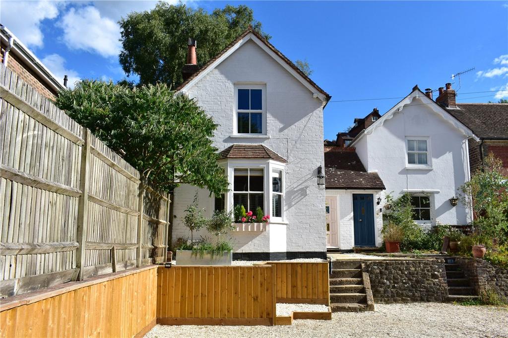 Kings Road, Haslemere, Surrey, GU27 2 bed link detached house £500,000