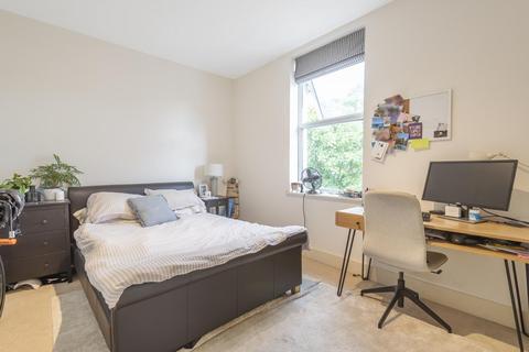 2 bedroom flat for sale - Bedford Hill, Balham