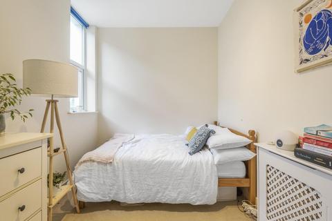 2 bedroom flat for sale - Bedford Hill, Balham