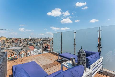 3b Boutflower Road, London, SW11 1RE